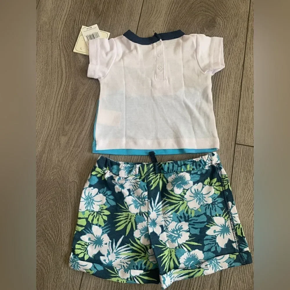 Quiltex boys 2 pc for boys there is a beautiful floral print